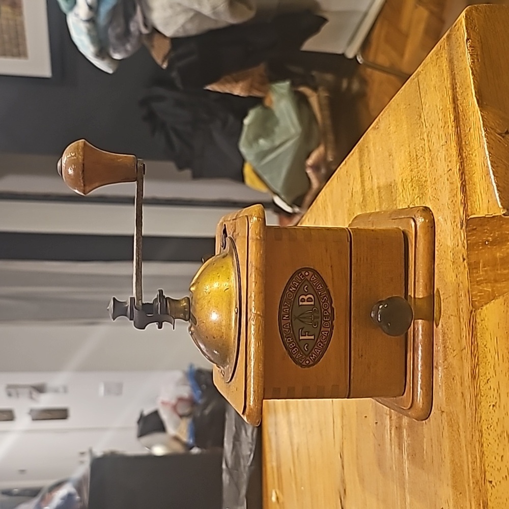 1930s coffee grinder Auntiqu